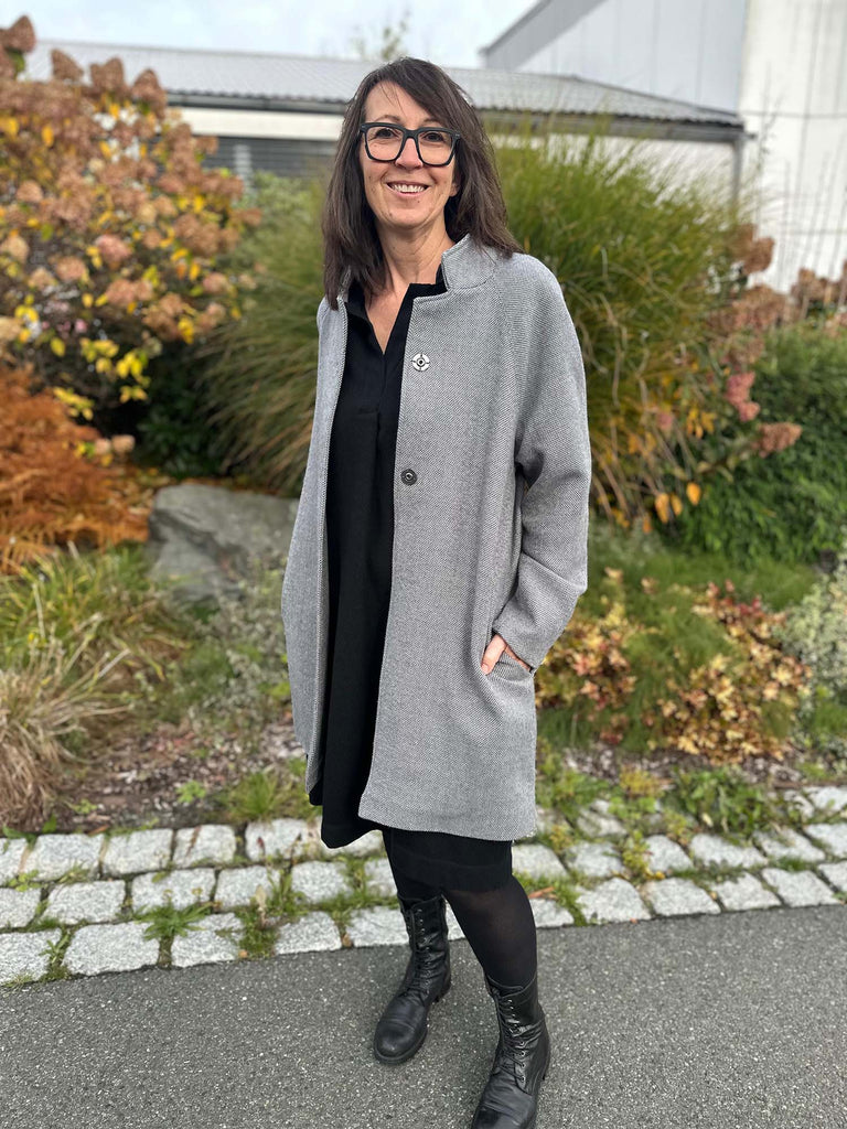 Unser German Tweed verarbeitet zu einem Mantel 'Frau Linda' von Studio Schnittreif