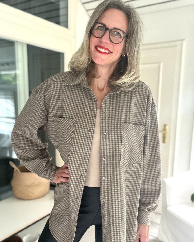 Nähbeispiel unseres Vichykaro Flanell in der Farbe Khaki als Carry von Fibremood