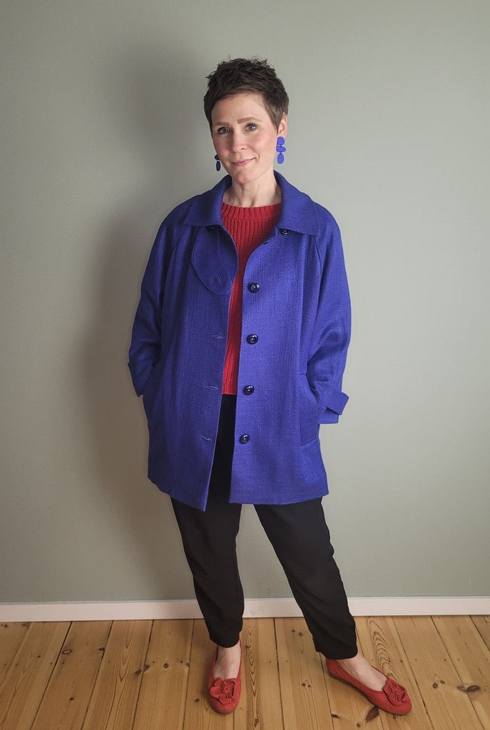 Nähbeispiel von unserem Chanel in Royalblau als Jacke No88 von Trendschnitt