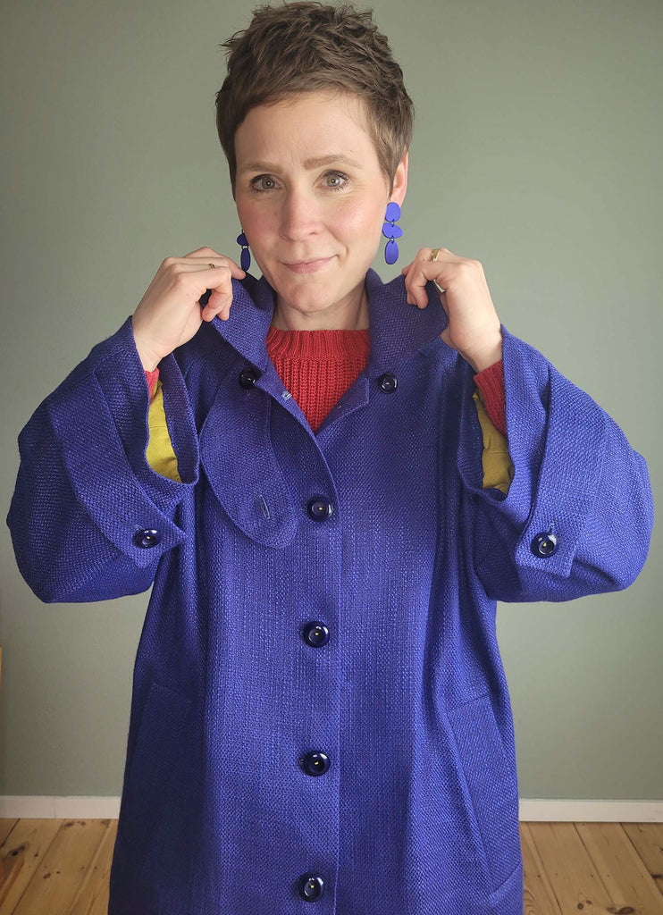 Nähbeispiel von unserem Chanel in Royalblau als Jacke No88 von Trendschnitt