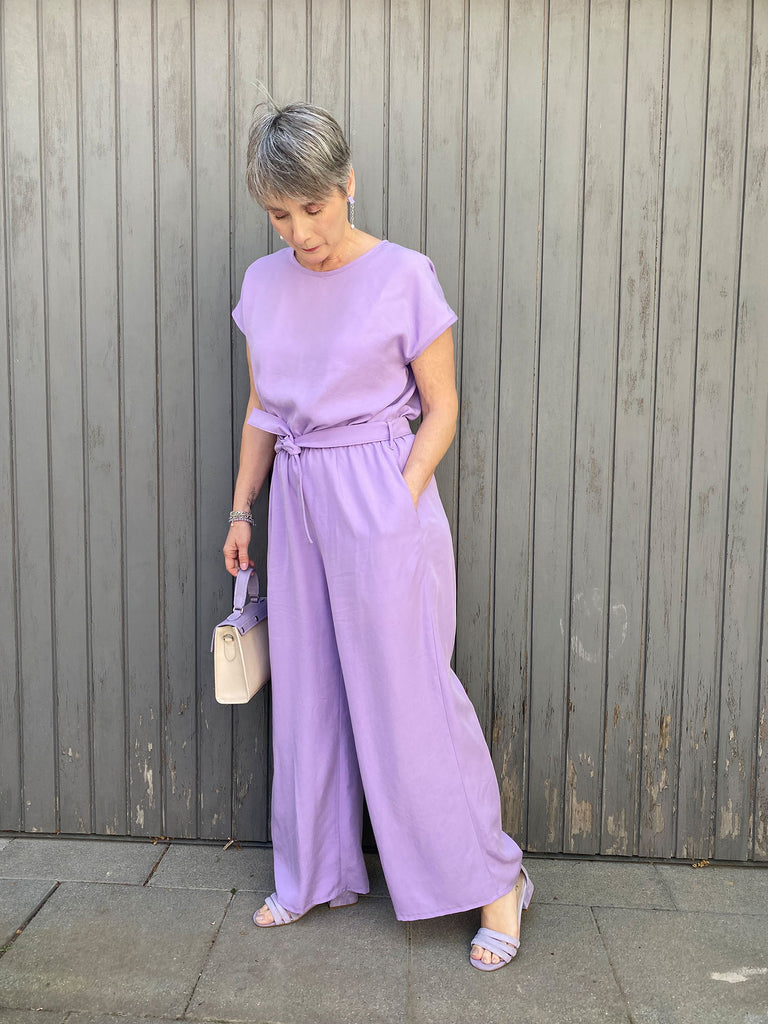 Nähbeispiel von unserem Sanded Tencel in der Farbe Flieder