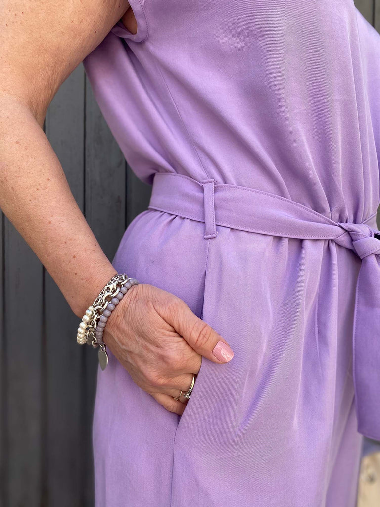 Nähbeispiel von unserem Sanded Tencel in der Farbe Flieder