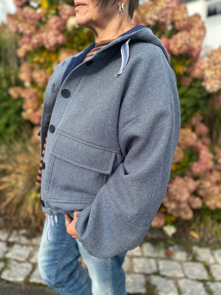 Nähbeispiel von unserem German Tweed als Jacke 69 von Trendschnitt 