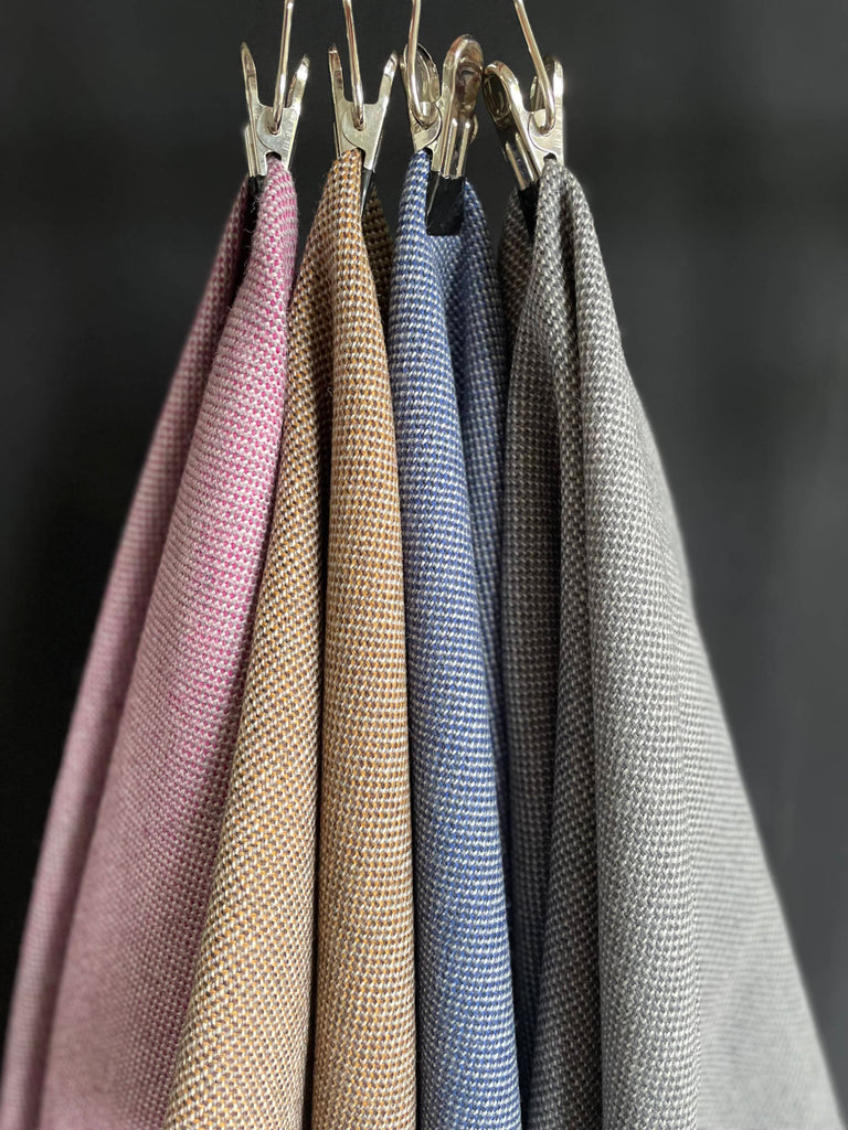 Unsere German Tweed Faux Unis in Pink, Geld, Blau und Grau nebeneinander