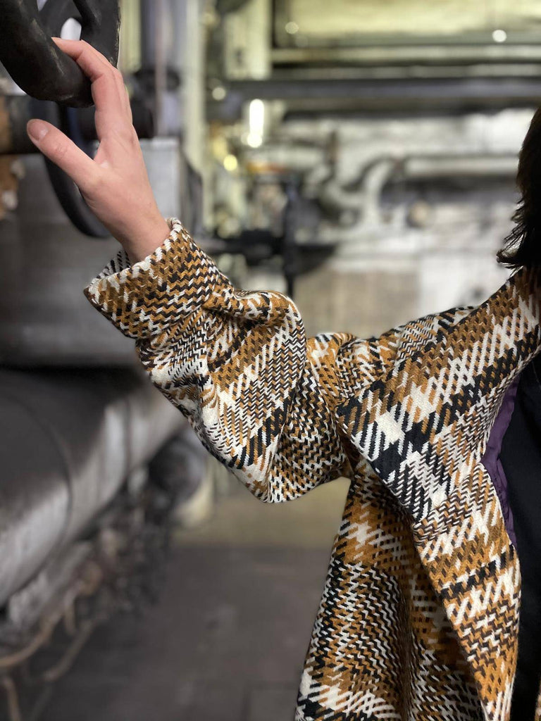 Nähbeispiel von unserem German Tweed Maxikaro als Mantel aus der Vogue