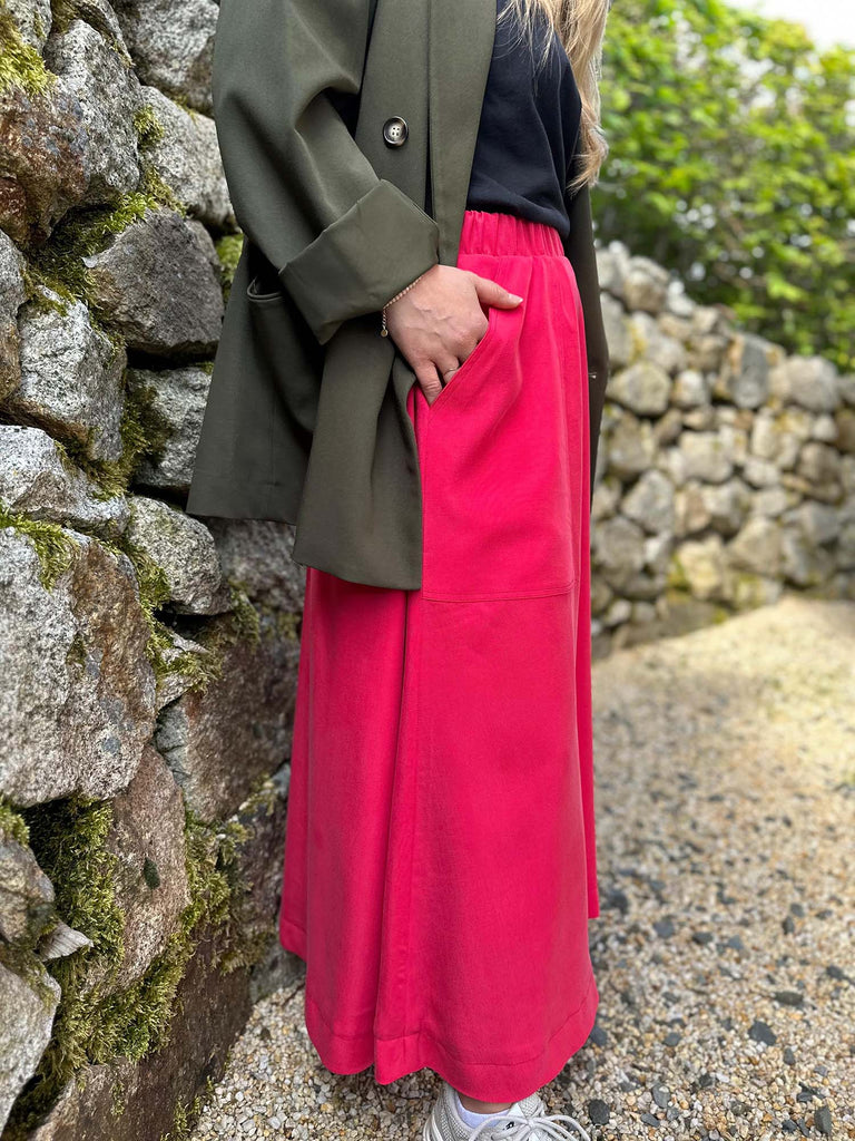 Nähbeispiel von unserem Tencel in der Farbe Himbeere