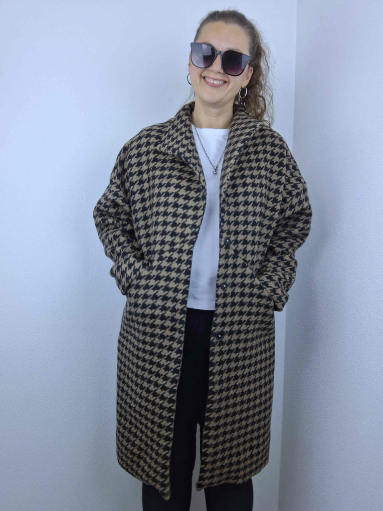 Designbeispiel Mantel
 in Hahnentrittmuster