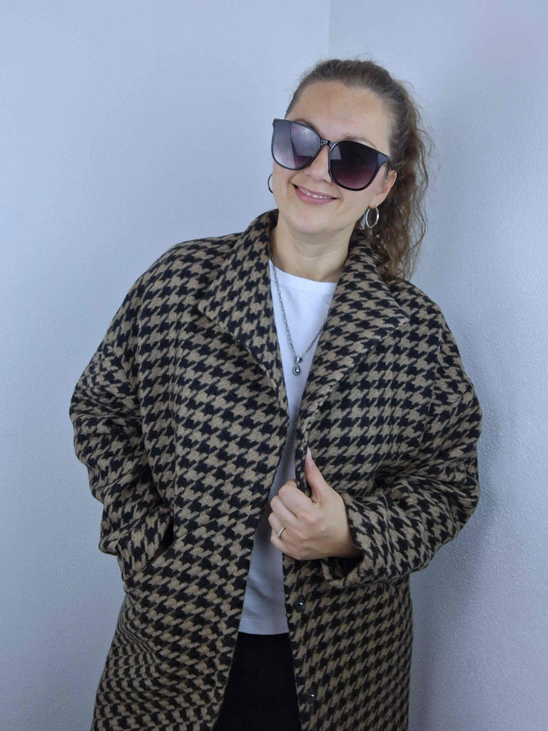 Designbeispiel Mantel
 in Hahnentrittmuster