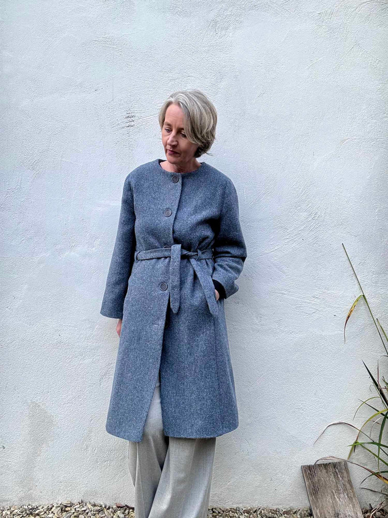 Nähbeispiel unserer recycelten Wolle als Mantel Malva von Makesa Schnittdesign 