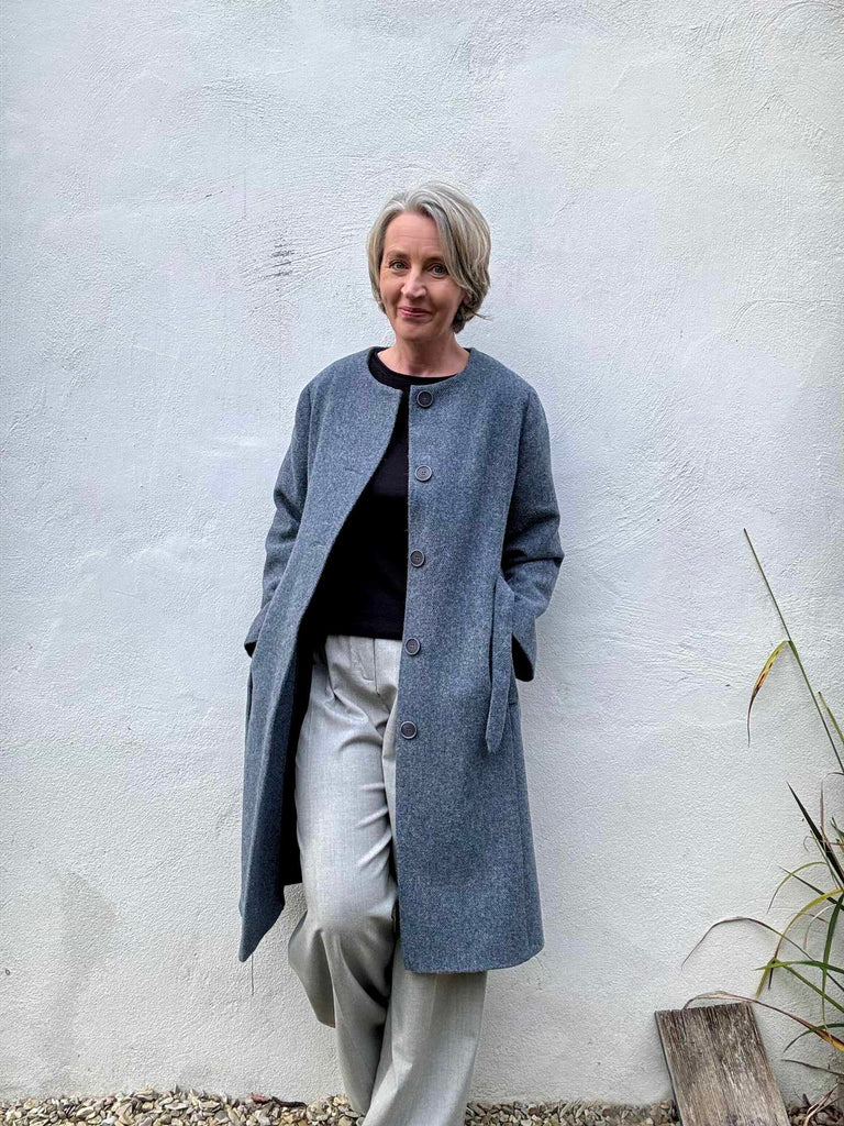 Nähbeispiel unserer recycelten Wolle als Mantel Malva von Makesa Schnittdesign 