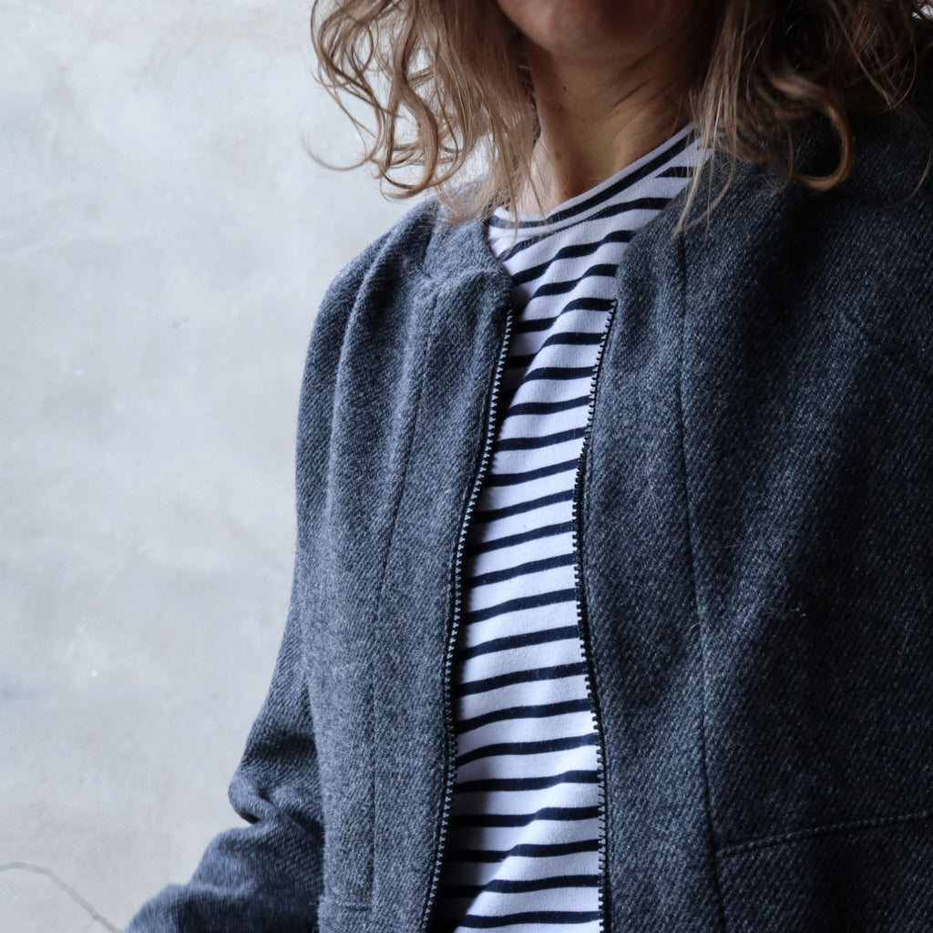 Designbeispiel von unserer ReWool in Anthrazit als Blouson von Louloute Nähatelier