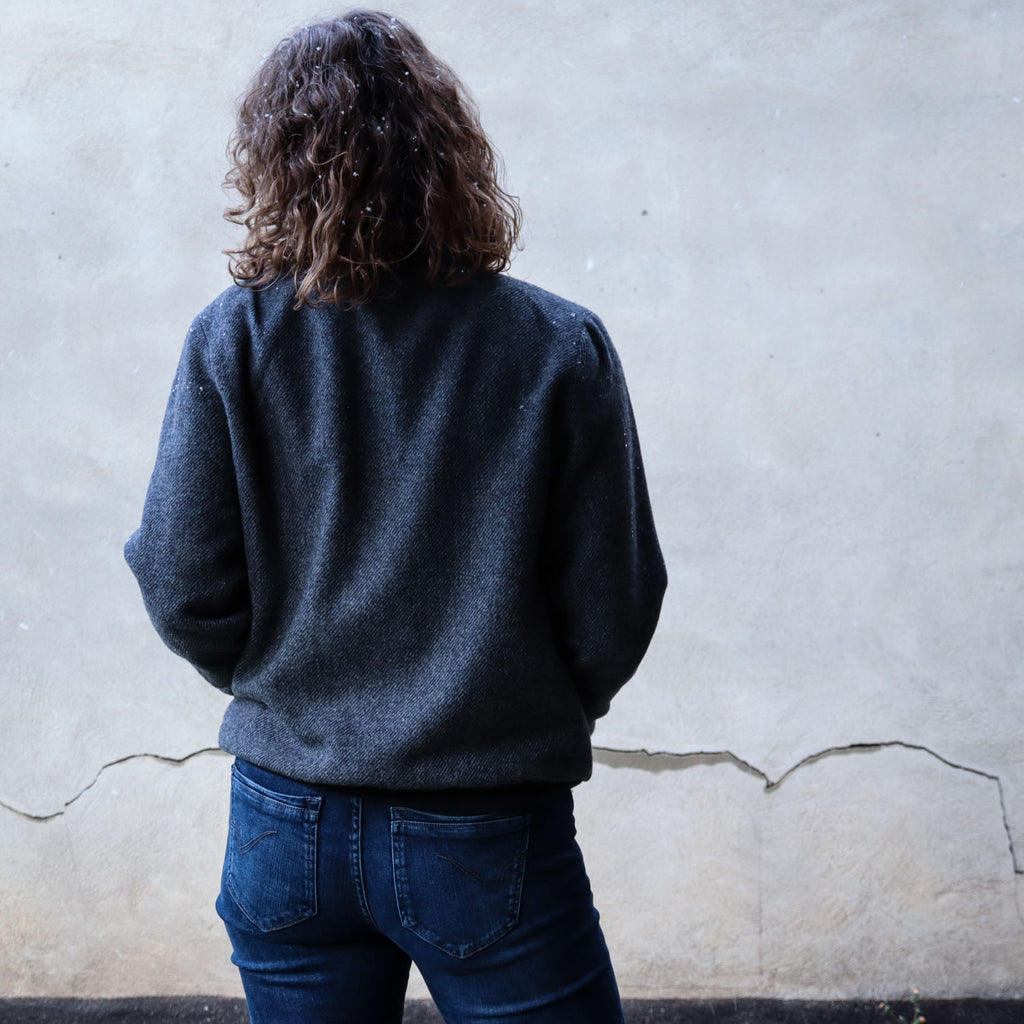 Designbeispiel von unserer ReWool in Anthrazit als Blouson von Louloute Nähatelier