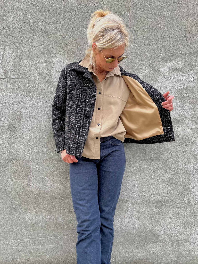 Designbeispiel von unserer Mantelware in Fischgratmuster als Jacke