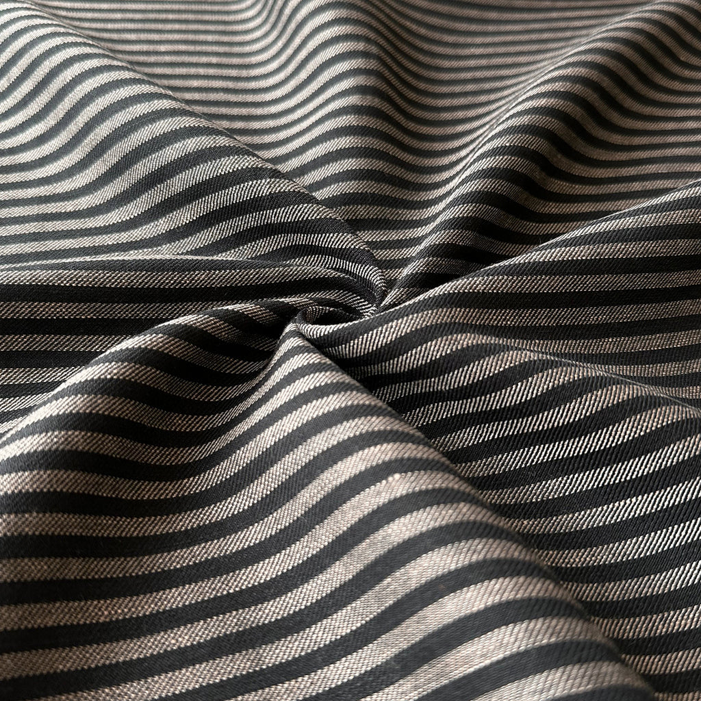 Produktfoto von unserem Wolle-Leinen-Mix als Streifen in Schwarz und Beige