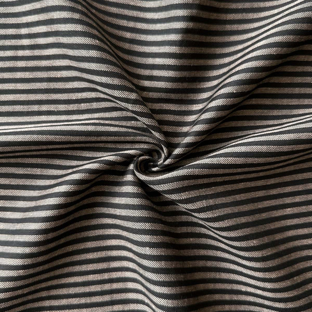 Produktfoto von unserem Wolle-Leinen-Mix als Streifen in Schwarz und Beige