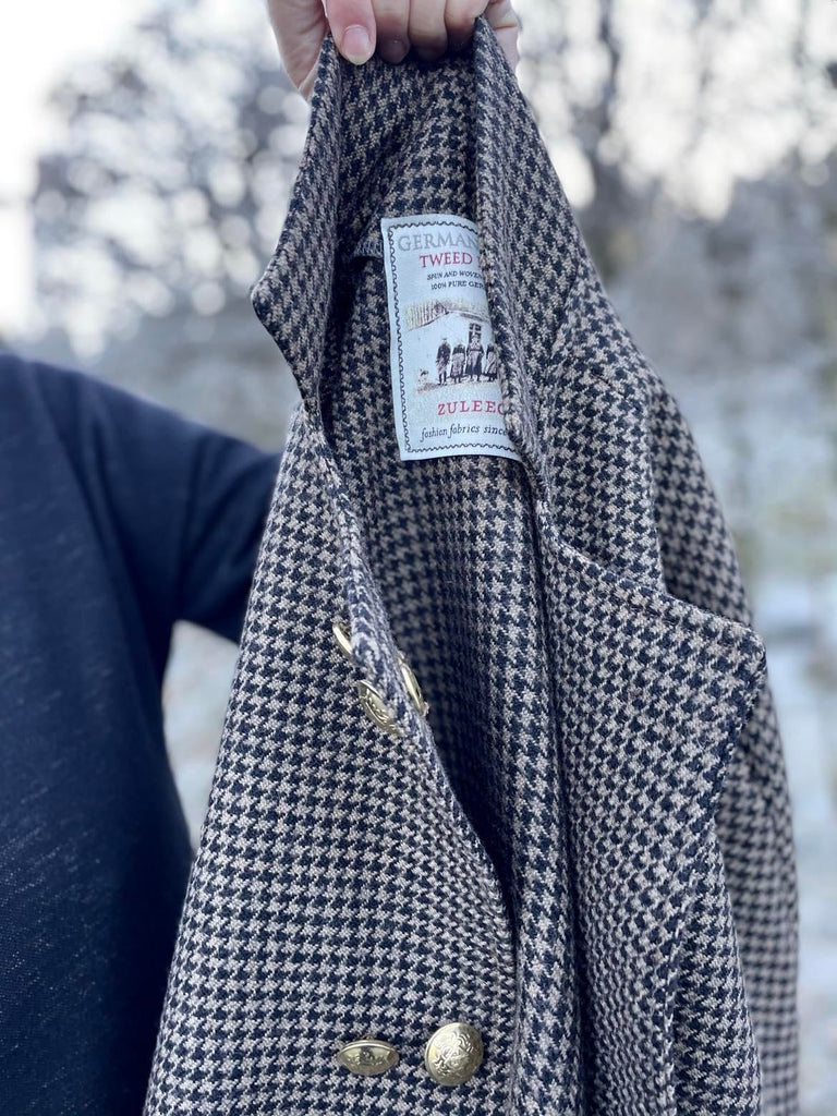 Beispiel vom German Tweed Pepita in Schwarz/Braun als Cape