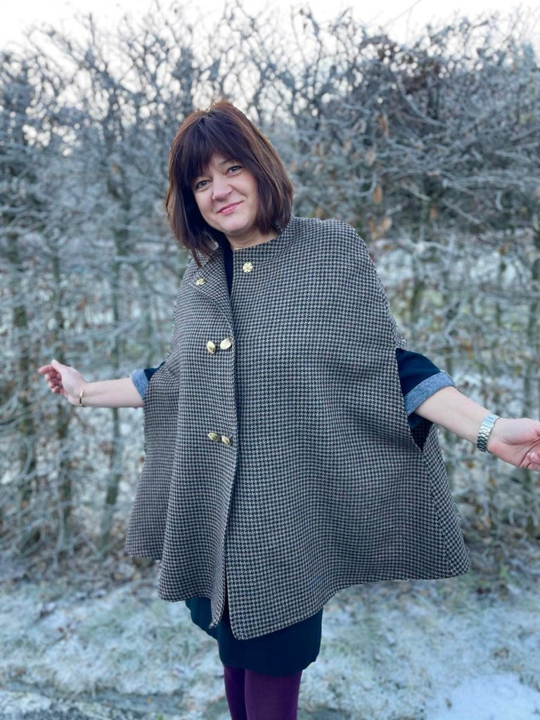 Beispiel vom German Tweed Pepita in Schwarz/Braun als Cape